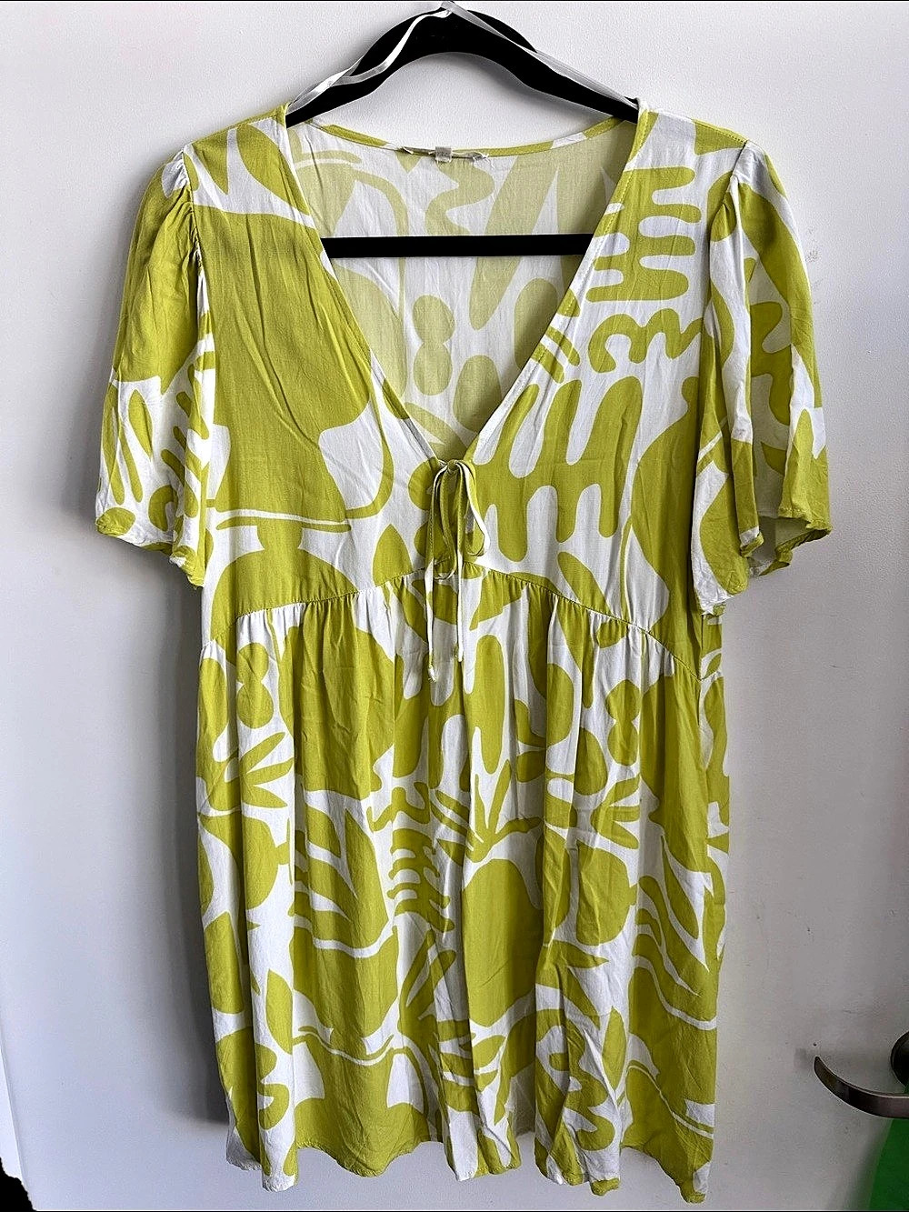 Label of Love Abstract Mini Dress in Green & White Size Medium
